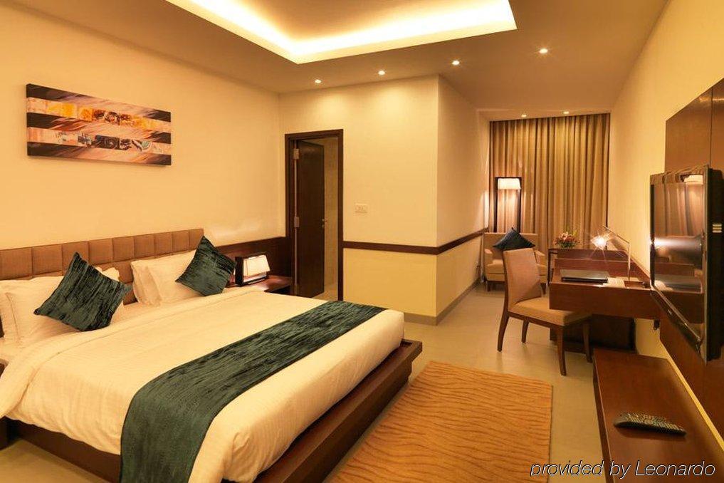 24 Tech Hotel Бангалор Экстерьер фото