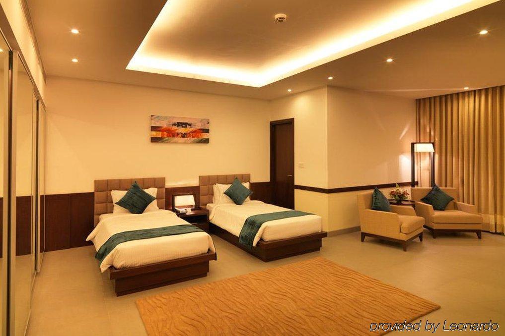 24 Tech Hotel Бангалор Экстерьер фото