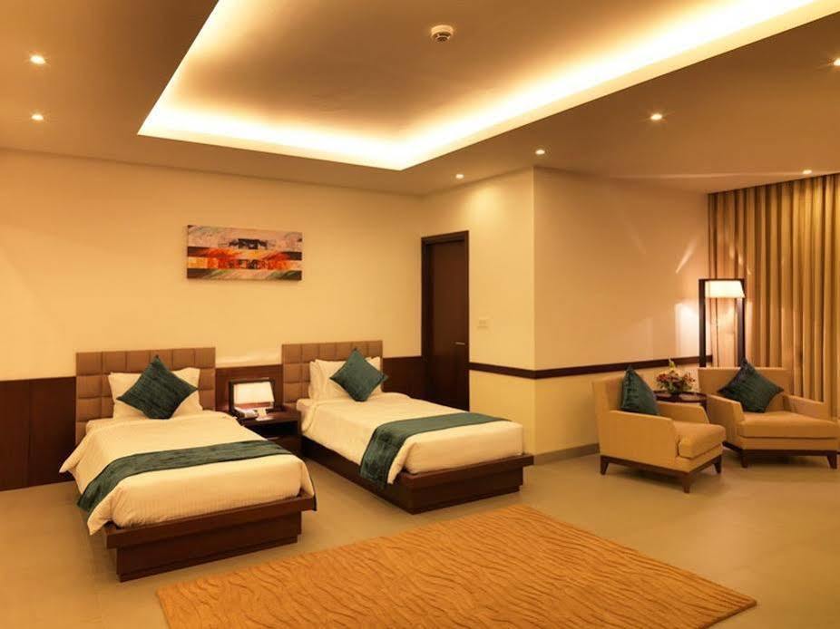 24 Tech Hotel Бангалор Экстерьер фото